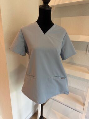 Bundle!! Figs Casma Top with Kade pant in Dusty Blue. Salta underscrub shirt
